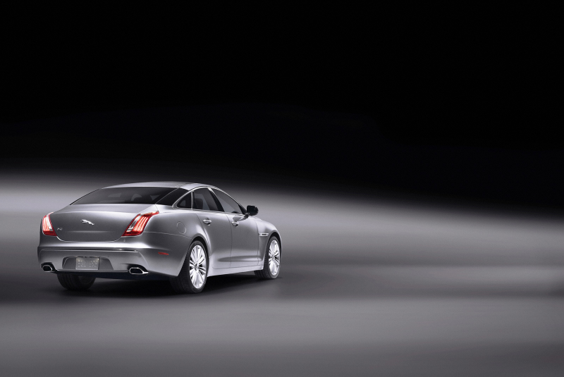 Illustration for article titled 2010 Jaguar XJ: The New Cat Revealed!